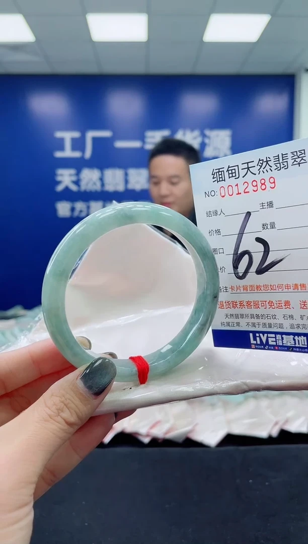 未镶嵌手镯翡翠天然翡翠手镯