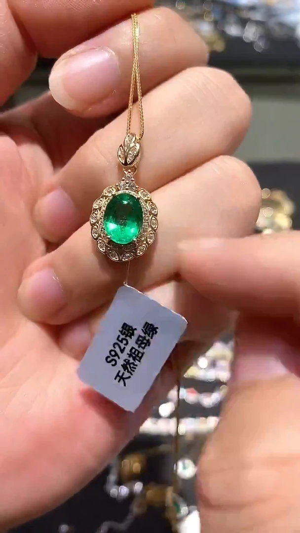 银S925镀金镶嵌颈饰祖母绿吊坠