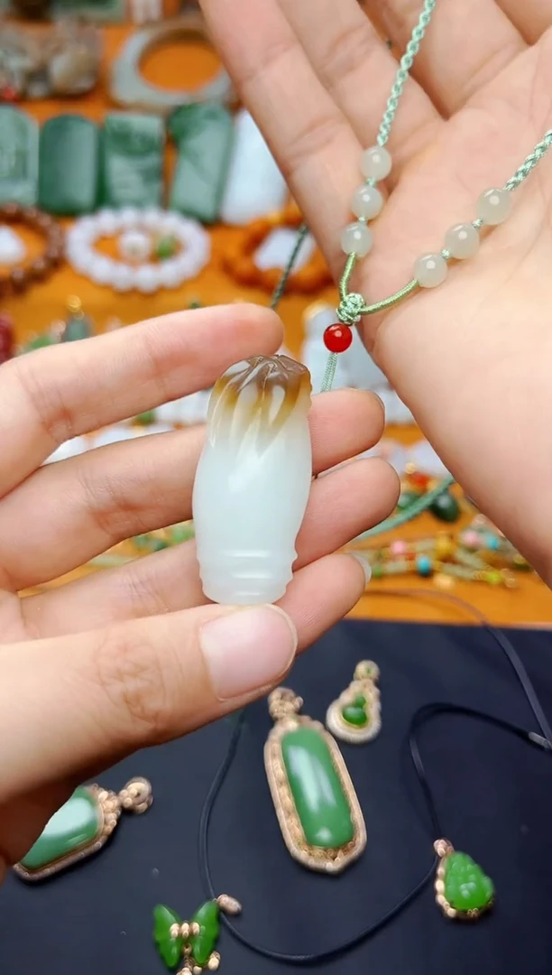 和田玉未镶嵌颈饰节节高升