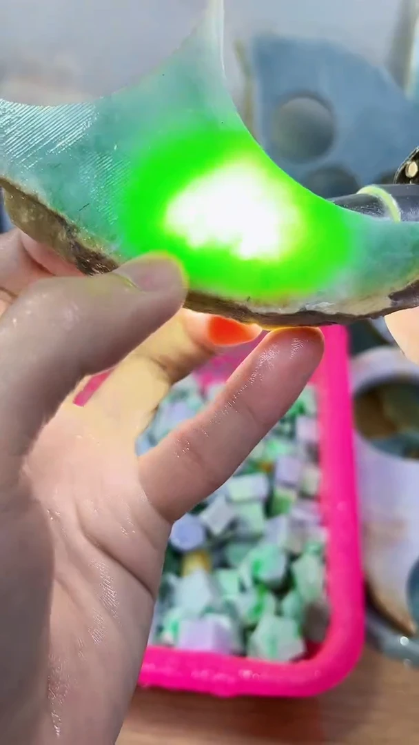翡翠裸石缅甸翡翠A货文6956