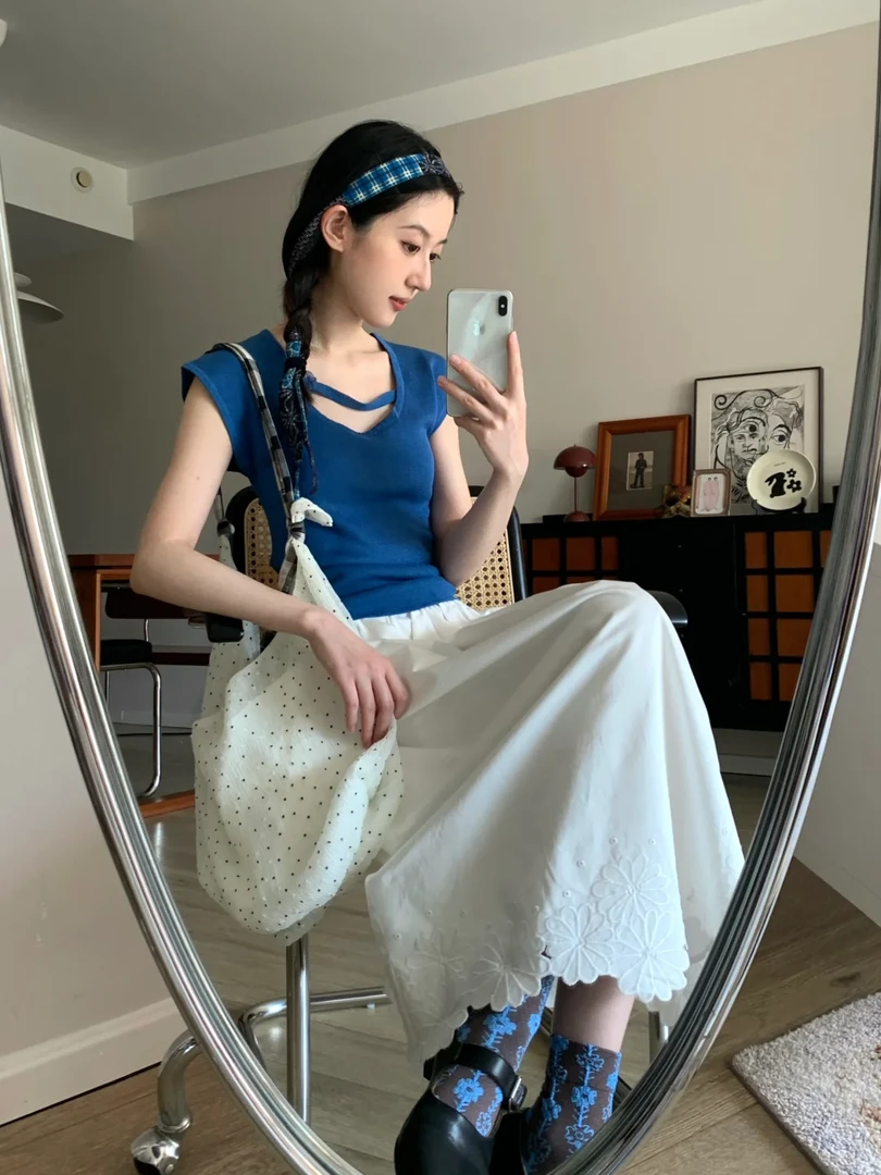 2025夏季新款高级感蓝色花朵系带针织衫女搭配高腰半身裙两件套女