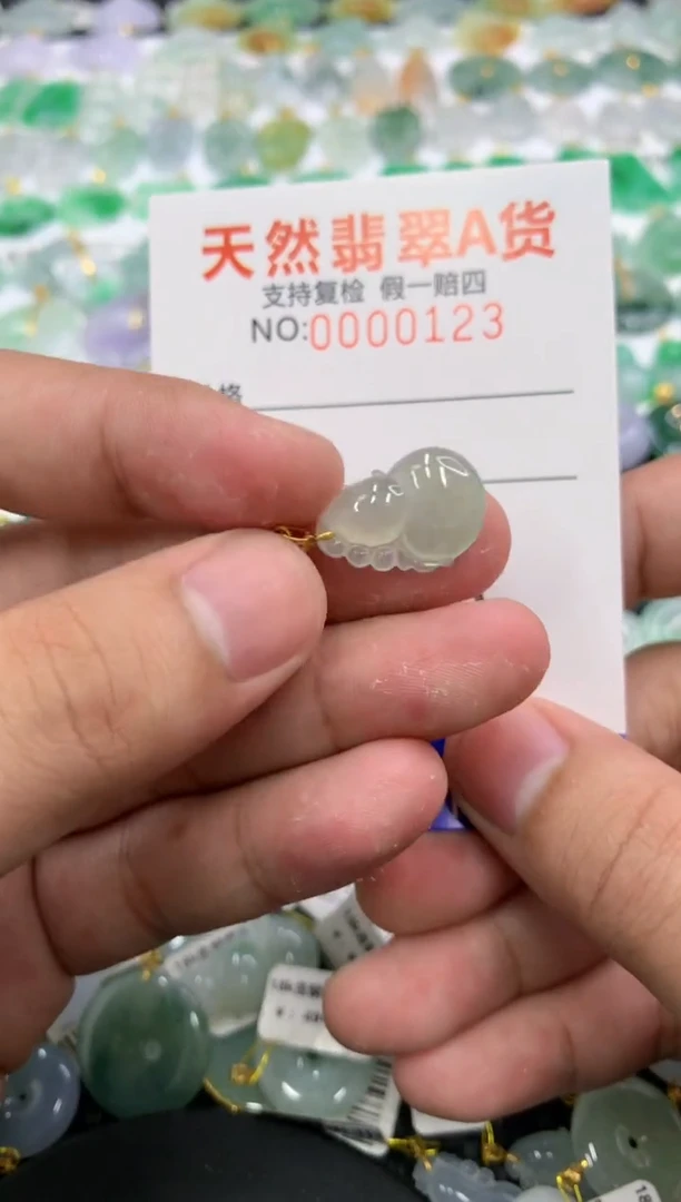 翡翠18K金镶嵌颈饰111111111111