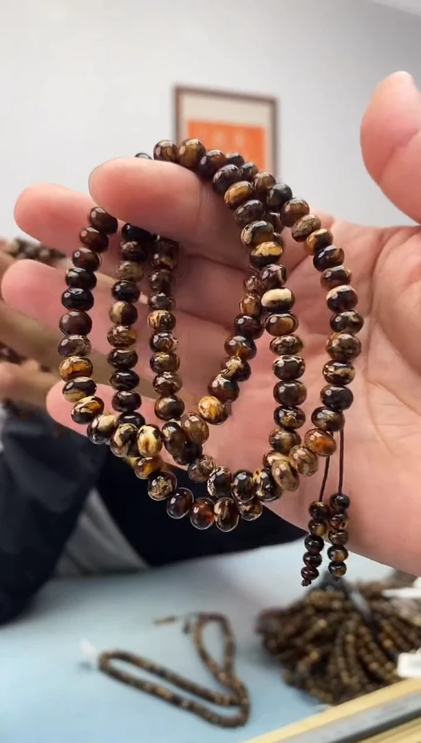 琥珀未镶嵌珠宝奇石假一罚百，一级黑花多圈多样性发一件0