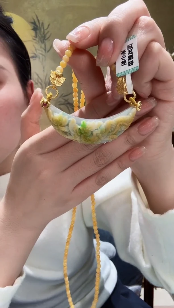 颈饰未镶嵌翡翠吊坠
