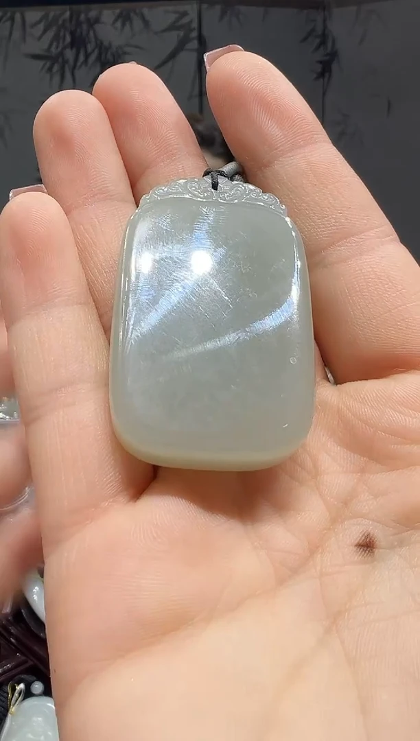 吊坠(赠链)未镶嵌和田玉新疆和田玉且末料无事牌
