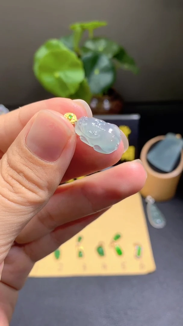 颈饰18K金镶嵌翡翠翡翠A货