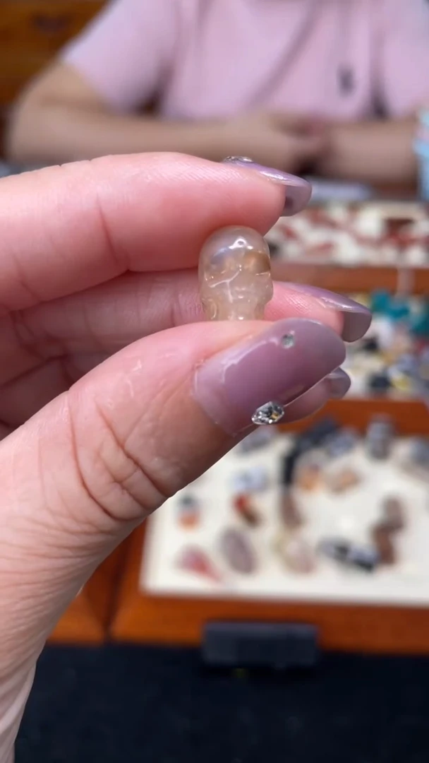 玛瑙/玉髓颈饰未镶嵌18骷髅头