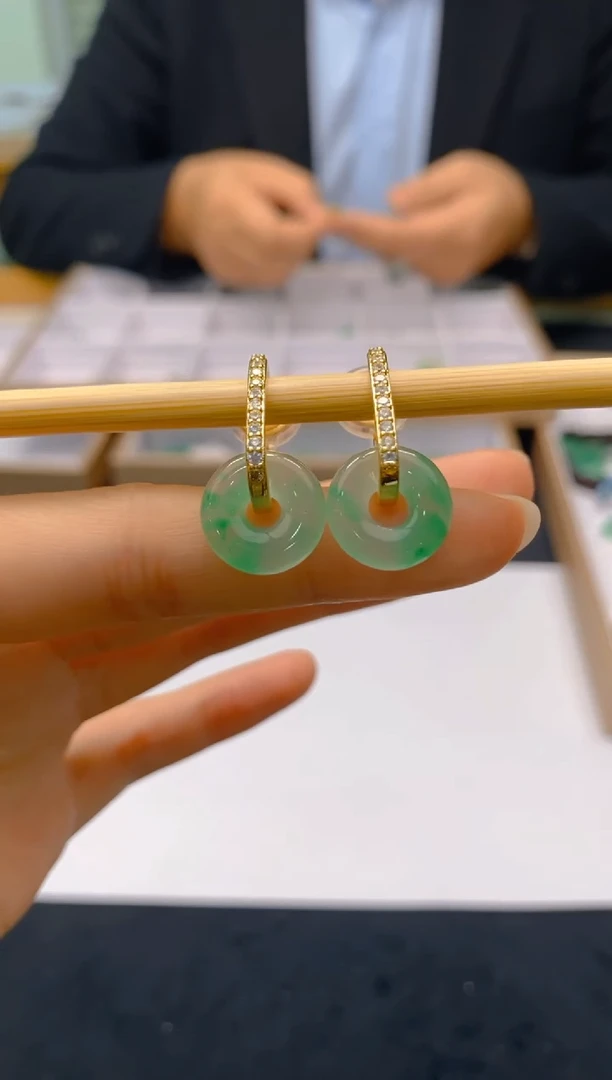 【闪购商品】石英质玉耳坠未镶嵌冰美人非洲翠166