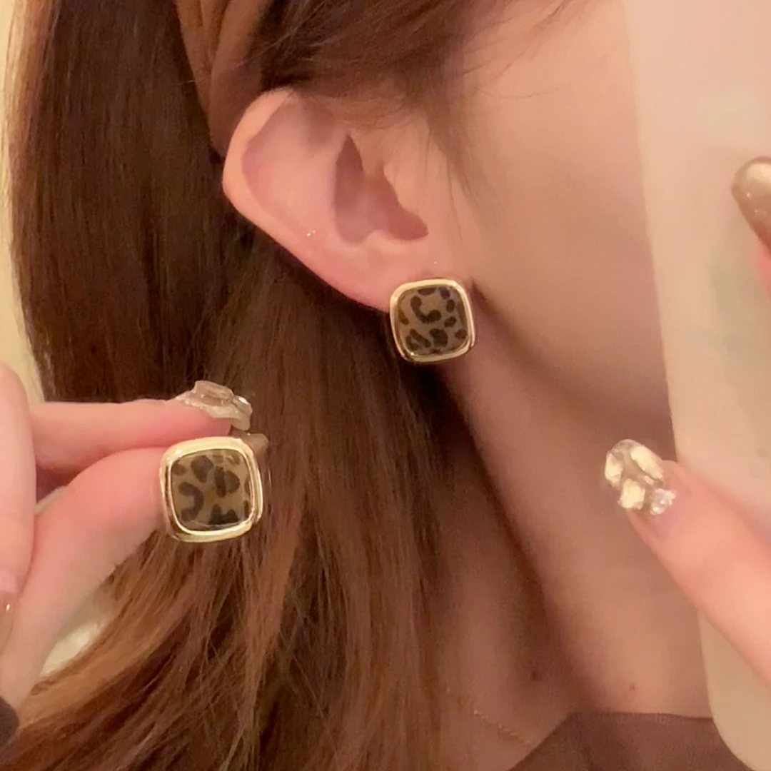 铜合金绒毛耳饰 秋冬复古时髦豹纹几何耳环女气质高级感耳针耳饰