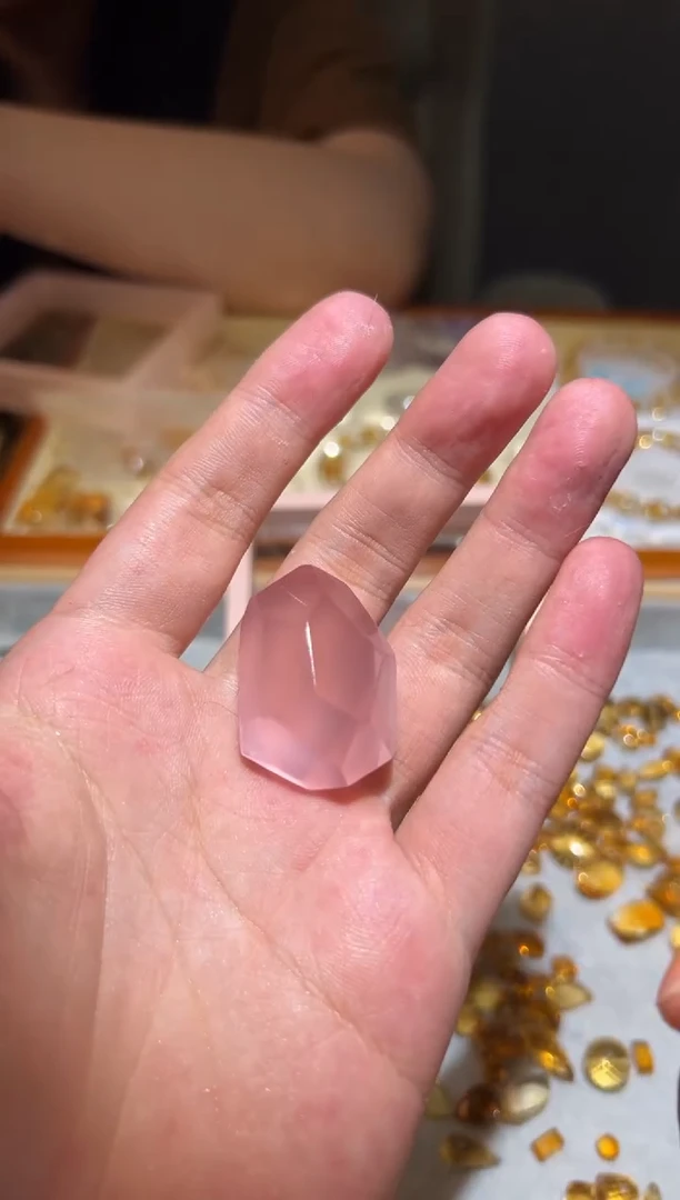 未镶嵌颈饰芙蓉石天然粉水晶随型全净体