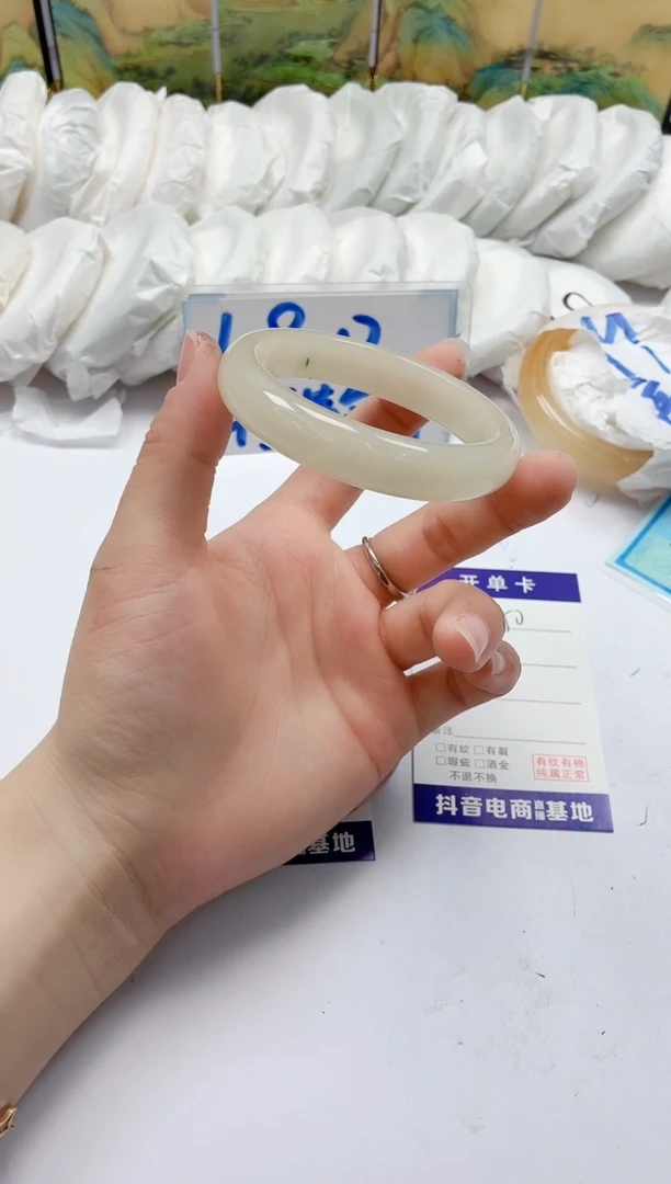 石英质玉手镯未镶嵌350/54.3