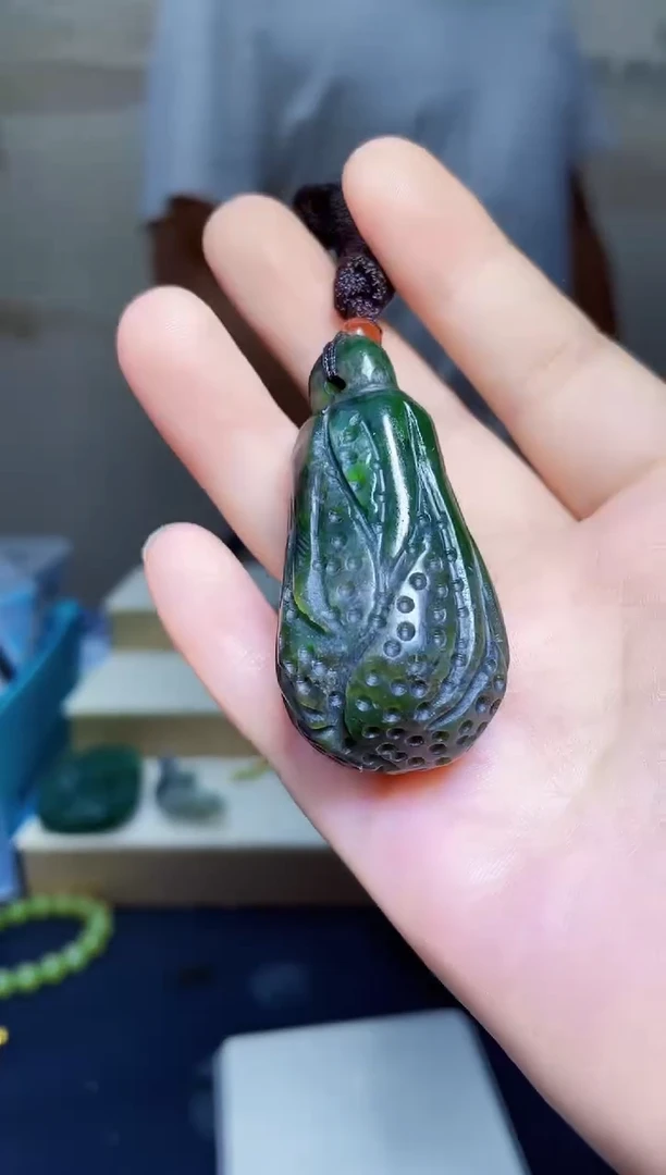 和田玉未镶嵌颈饰1