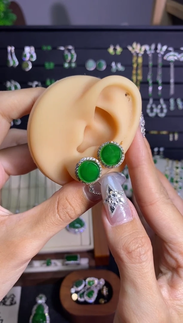 银S925镶嵌翡翠耳饰圆牌耳钉