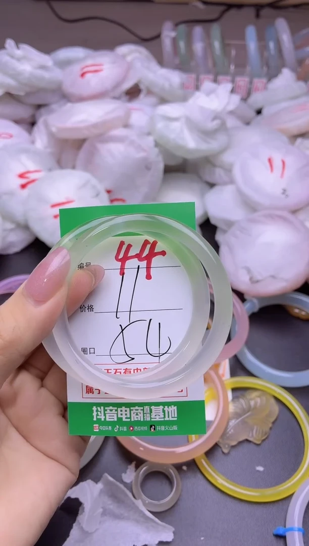 玛瑙/玉髓手镯未镶嵌44