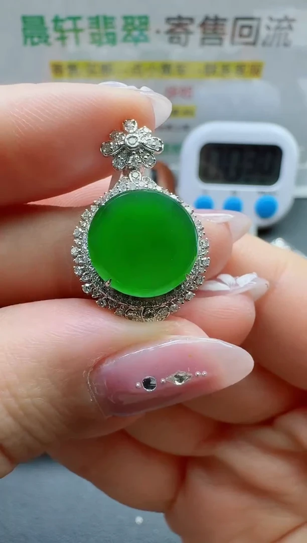 颈饰18K金镶嵌翡翠随***名寄售回流，24小时鉴赏期