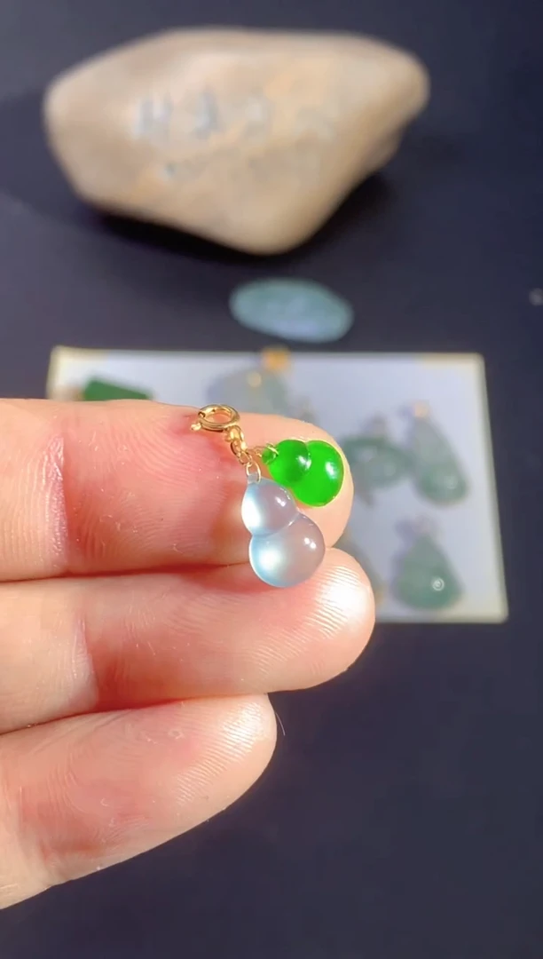 颈饰18K金镶嵌翡翠