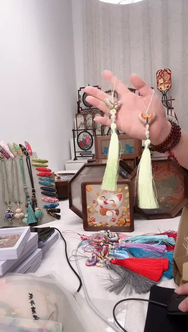 扇子苏绣作品手工压襟
