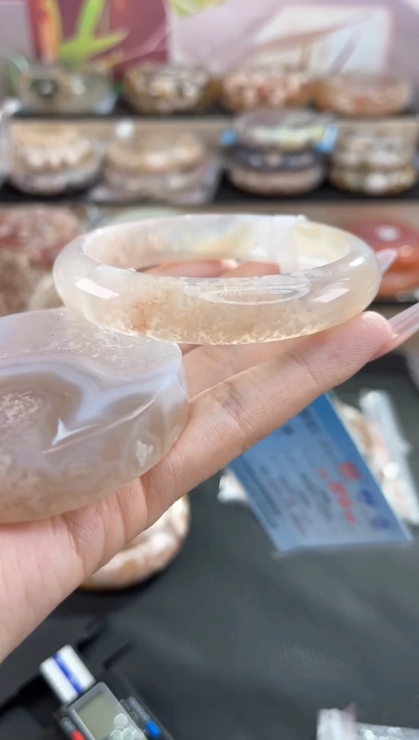 未镶嵌手镯石英质玉59