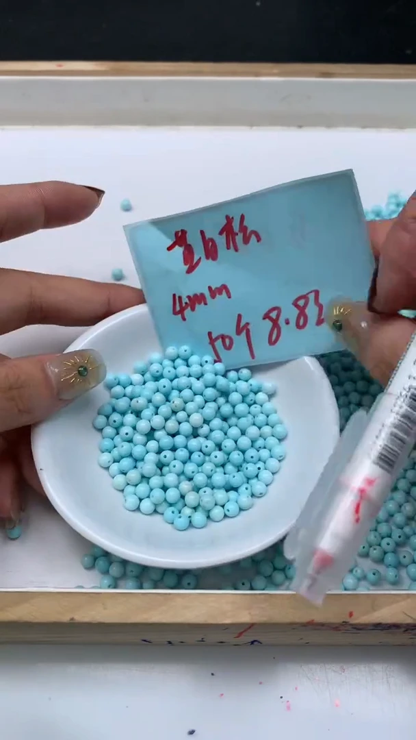 未镶嵌玛瑙手饰B1808 蓝 白 绿 淞4mm50颗8.8元