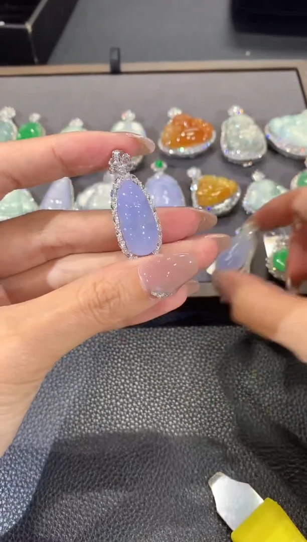 吊坠(不含链)18K金镶嵌翡翠山****铁A45