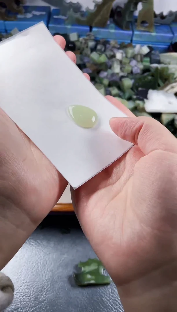 吊坠(赠链)未镶嵌和田玉水滴小吊坠