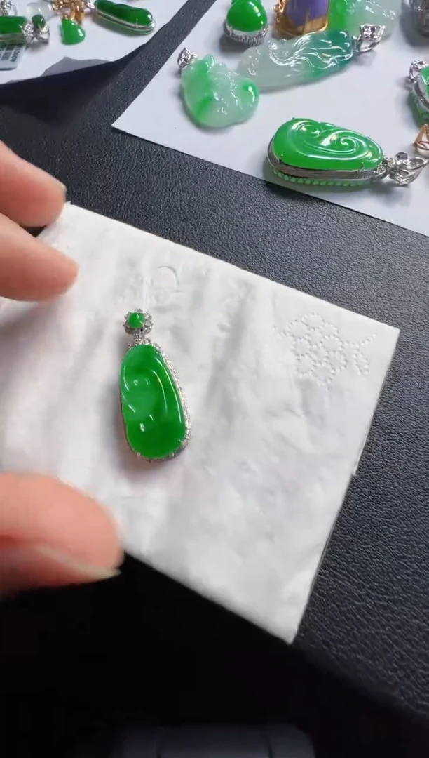 未镶嵌翡翠耳饰7800