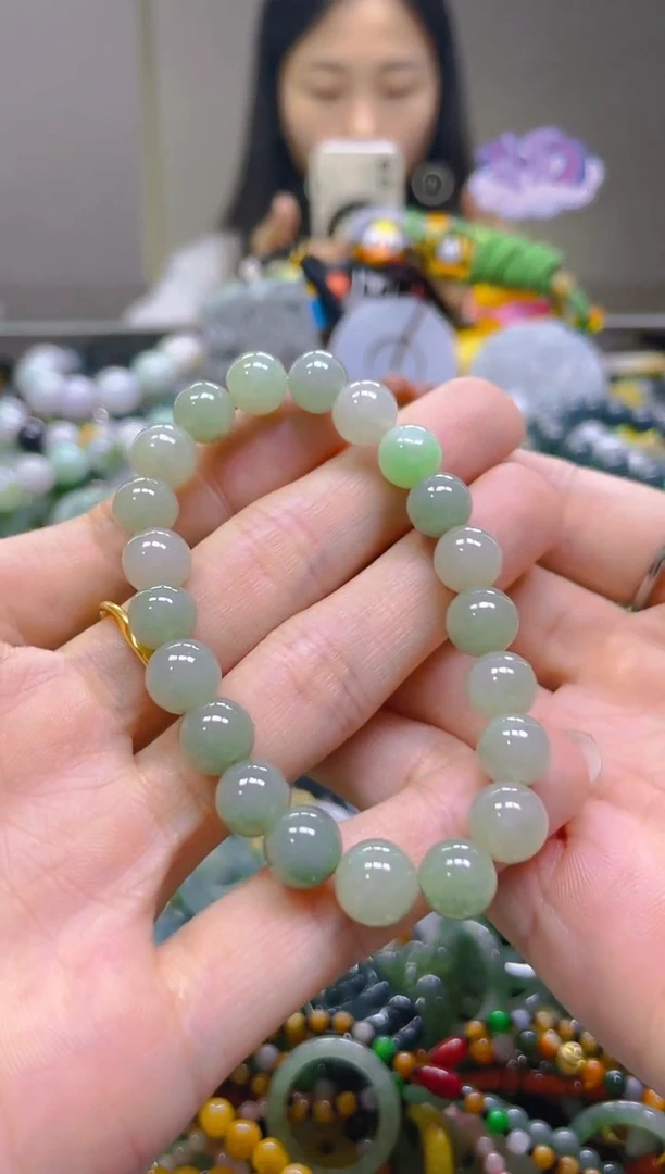 翡翠未镶嵌颈饰8MM/F/翡翠A货，一件也是批发价