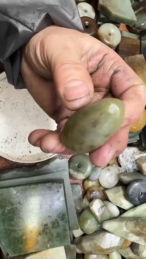 未镶嵌和田玉珠宝半成品1