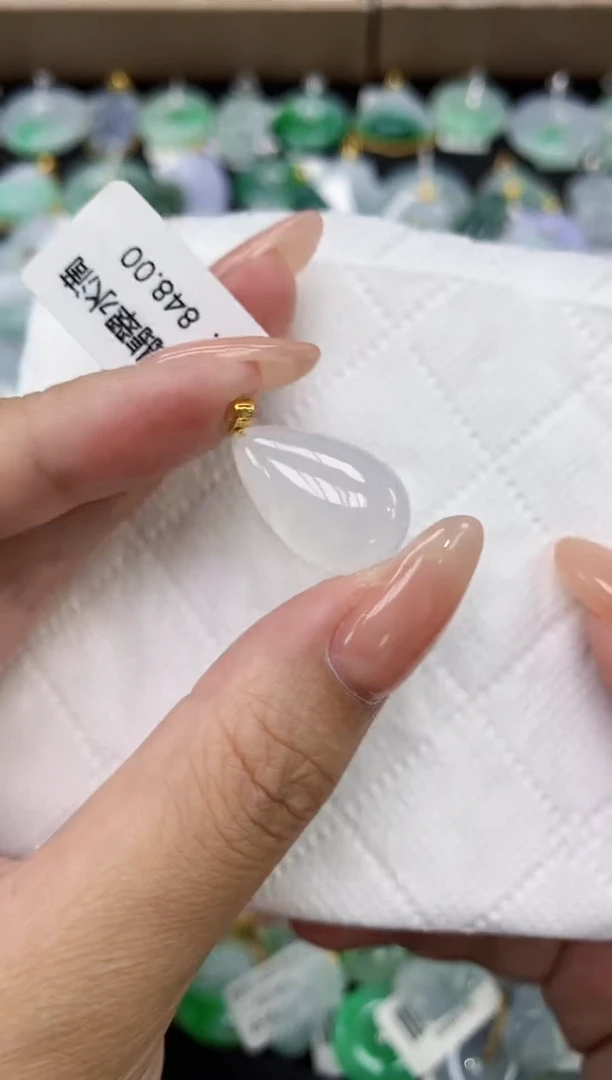 颈饰18K金镶嵌翡翠11111111111