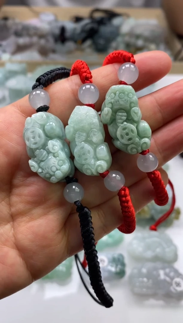 翡翠未镶嵌颈饰多人貔貅手串