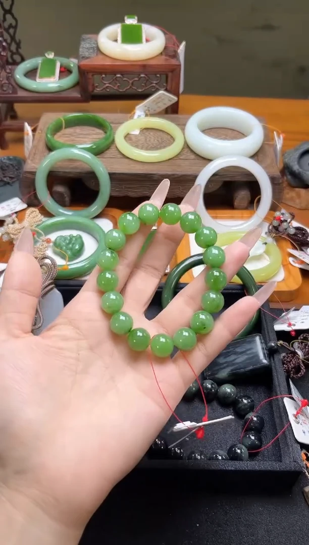 未镶嵌手串和田玉卡12乌兰海苹果绿 圆珠