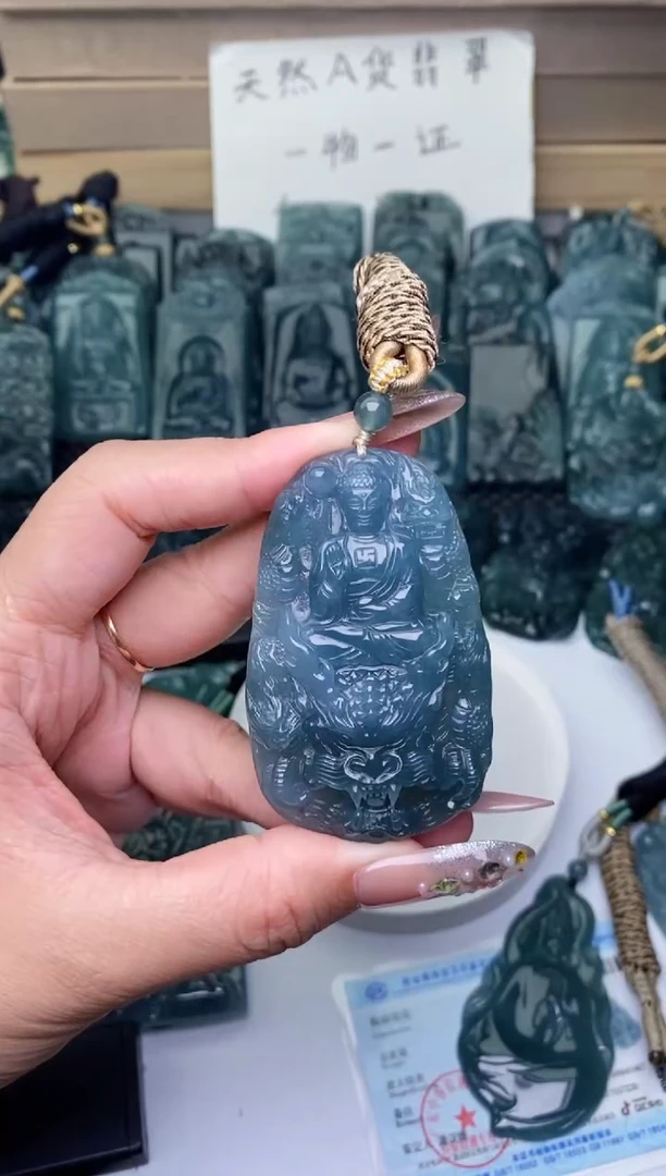 颈饰未镶嵌翡翠