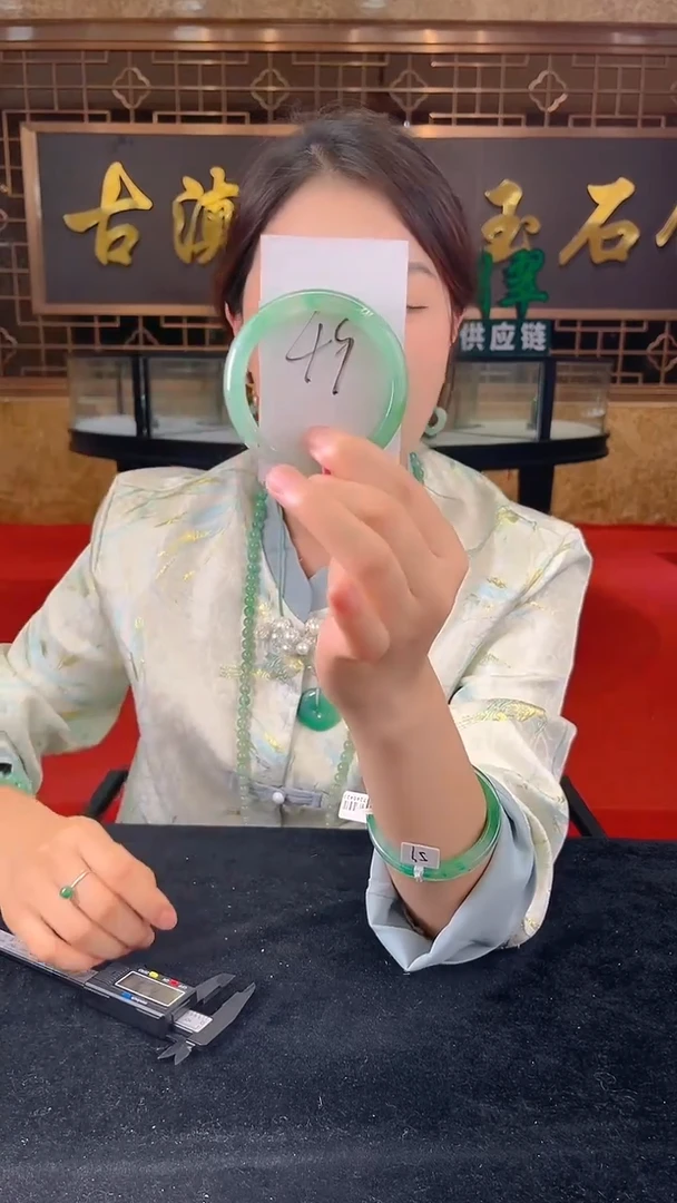 未镶嵌手镯石英质玉（非洲翠）微瑕介意勿拍