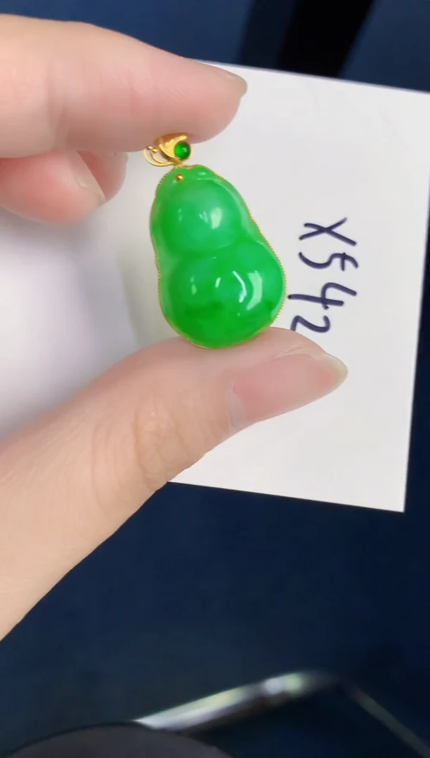 颈饰18K金镶嵌翡翠天然翡翠缅甸A货