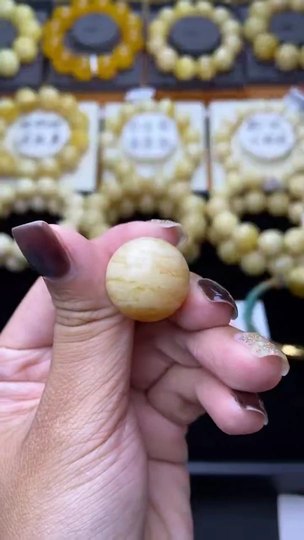 裸石琥珀未镶嵌星筠珠宝111