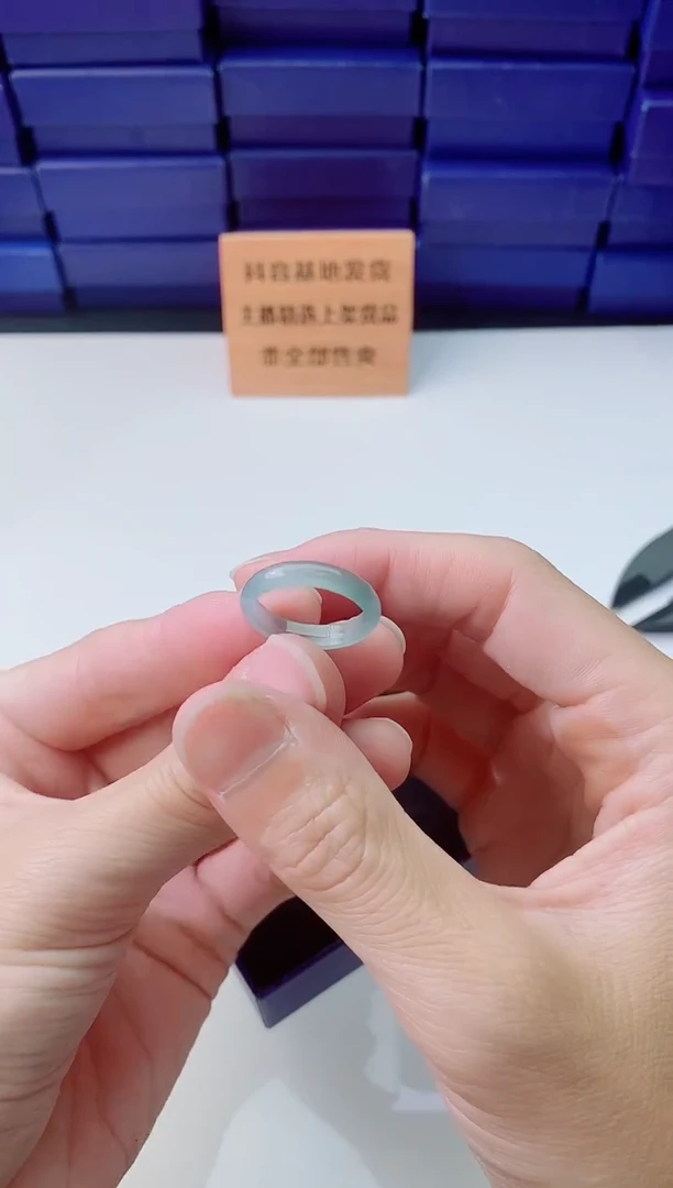 翡翠未镶嵌颈饰