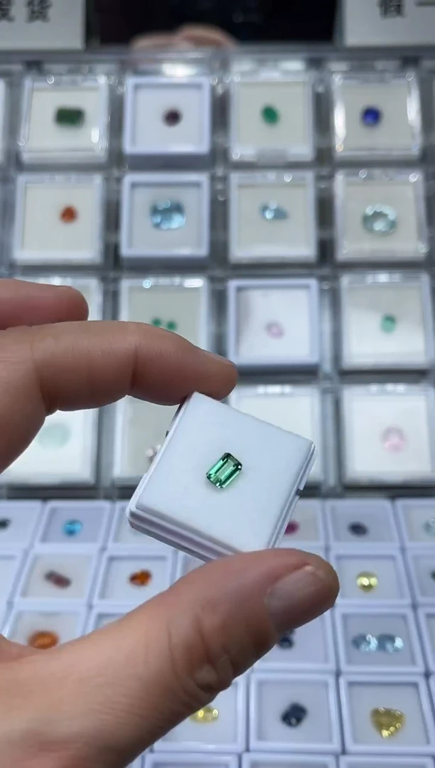 未镶嵌1碧玺裸石1