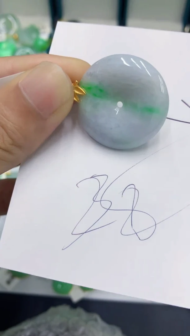 翡翠挂件未镶嵌翡翠