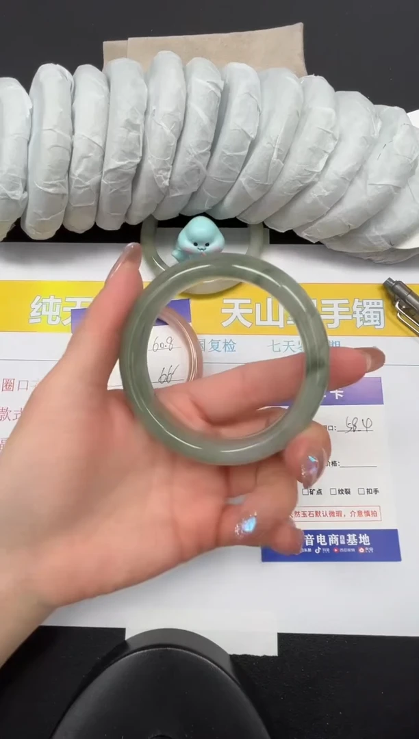 【闪购商品】石英质玉手镯未镶嵌140-58.4