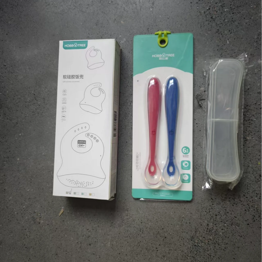 [清仓微瑕，不退不换，介意勿拍]儿童吃饭围兜+餐勺套装