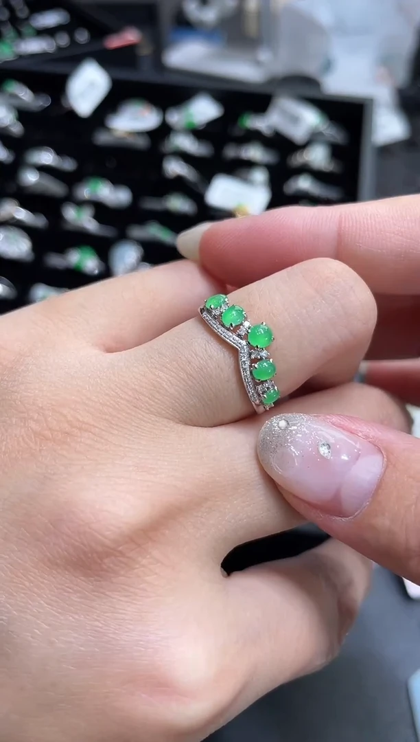 18K金镶嵌戒指翡翠VI00827-24