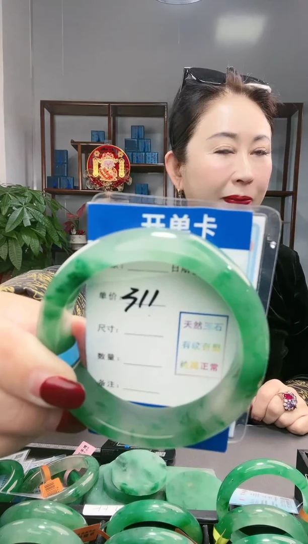 【闪购商品】石英质玉手镯未镶嵌非洲翠