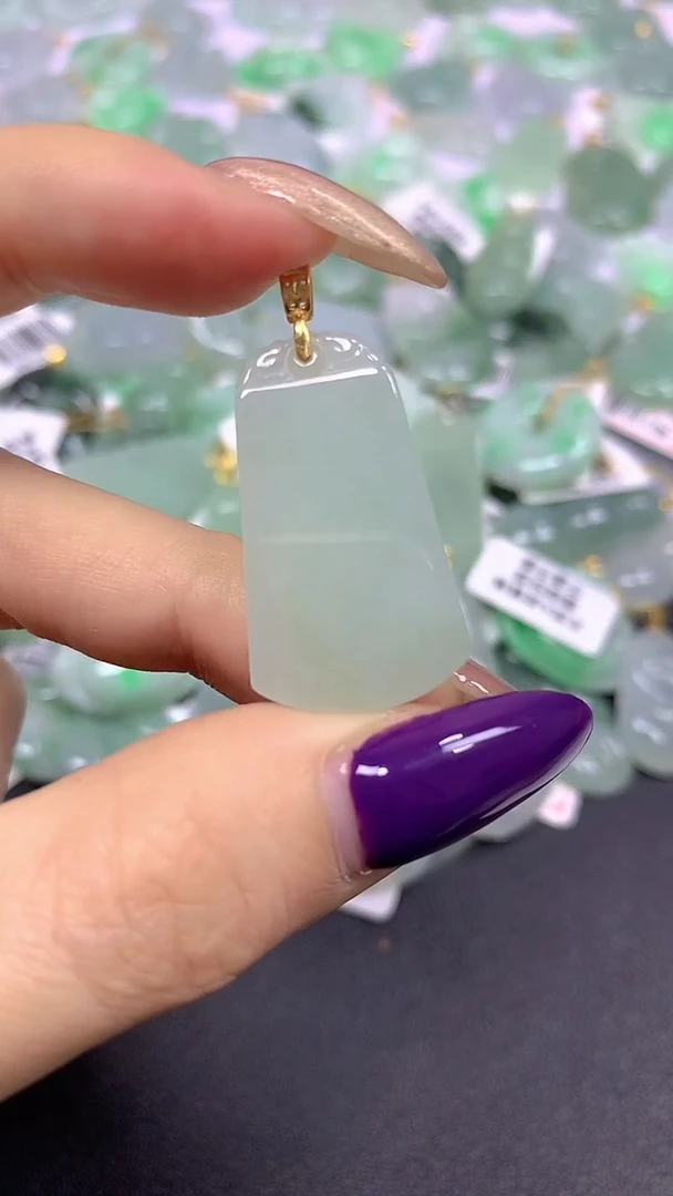 颈饰未镶嵌翡翠