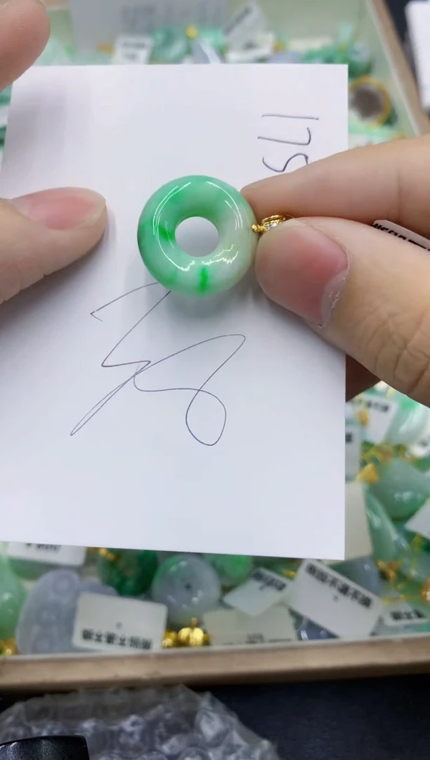 翡翠未镶嵌颈饰1111111