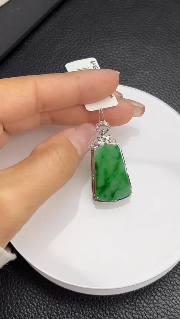 【闪购商品】翡翠颈饰18K金镶嵌YM849-2 无事牌