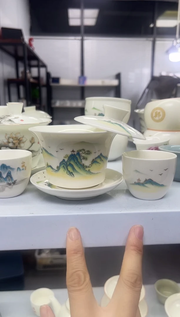 中号马蹄绿山水悬停盖碗+1杯