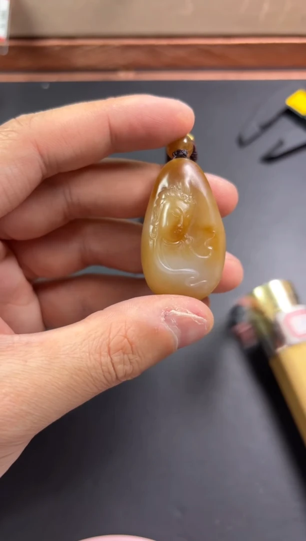 【闪购商品】和田玉吊坠(赠链)未镶嵌且末金山微色差吊坠