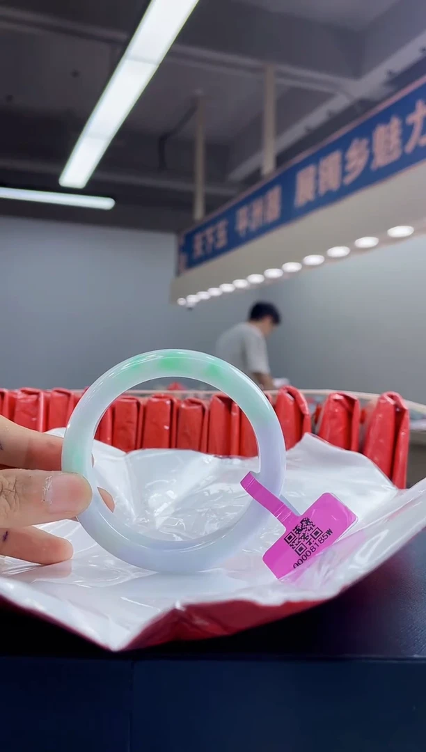 翡翠手镯未镶嵌手镯4