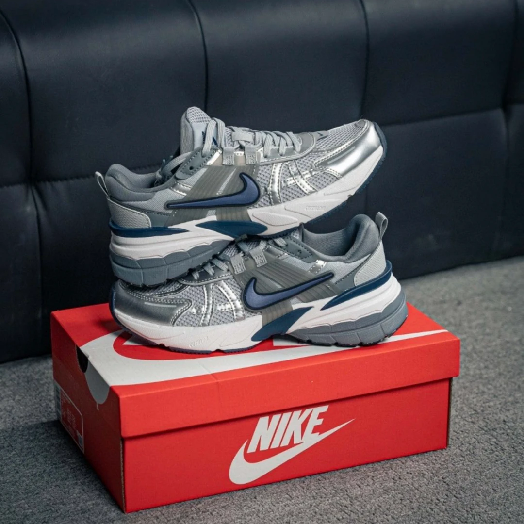 NIKE耐克男鞋NIKE V2K RUN轻便舒适透气休闲鞋HJ4497-002