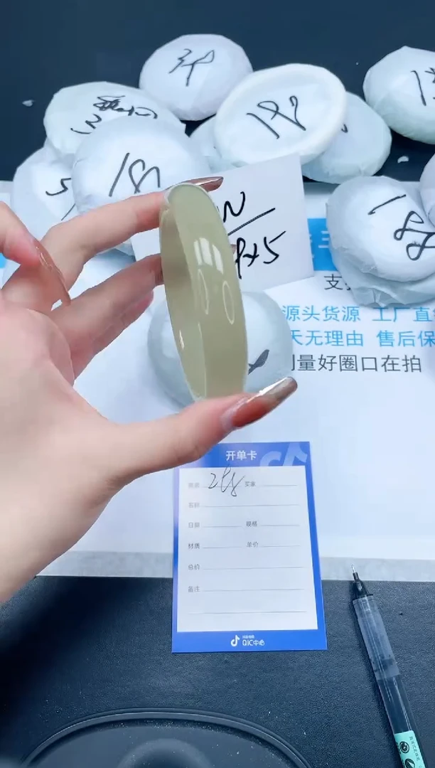【闪购商品】石英质玉手镯未镶嵌298-